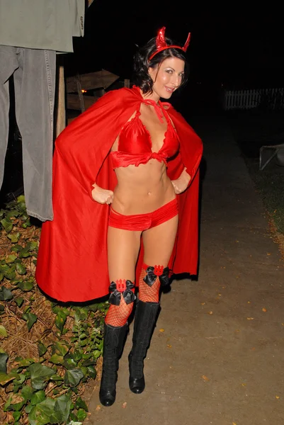 Jamie Carson preparing for the annual Halloween Bash at the Playboy Mansion, Private Location, Los Angeles, CA. 10-24-09 — Stock Photo, Image