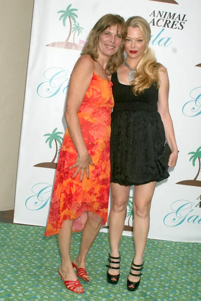 Lorri Houston y Charlotte Ross en la Gala Anual de Acres Animales. Riviera Country Club, Pacific Palisades, CA. 09-12-09 —  Fotos de Stock