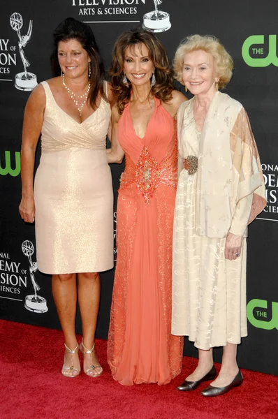 Julie Hanan Carruthers with Susan Lucci and Agnes Nixon at the 36th Annual Daytime Emmy Awards. Orpheum Theatre, Los Angeles, CA. 08-30-09 — ストック写真