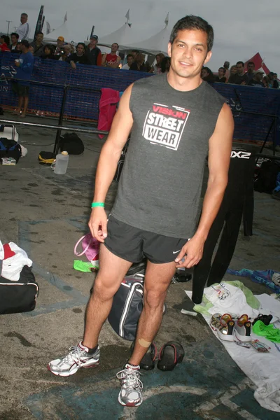 Nicholas gonzalez beim 23. jährlichen nautica malibu triathlon. Zuma Strand, Malibu, ca. 13.09. — Stockfoto