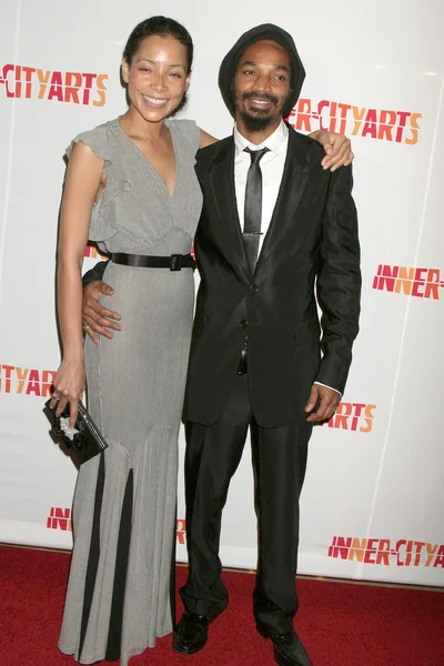 Paola Menacho og Eddie Steeples på 20 års jubilæum Indre By Arts Forestil Gala og Auktion. Beverly Hilton Hotel, Beverly Hills, CA. 10-15-09 - Stock-foto