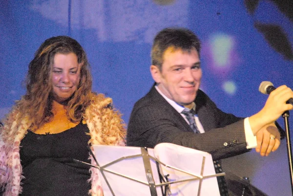 Beth Burton et Harry Bridgen à la première des quatre représentations du vendredi par Harry The Dog au Unknown Theater, Hollywood, CA. 9-25-09 — Photo