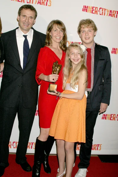 Philip Rosenthal y su familia en el 20º Aniversario Inner City Arts Imagine Gala and Auction. Beverly Hilton Hotel, Beverly Hills, CA. 10-15-09 —  Fotos de Stock