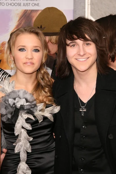Emily Osment and Mitchel Musso — Stock Photo, Image