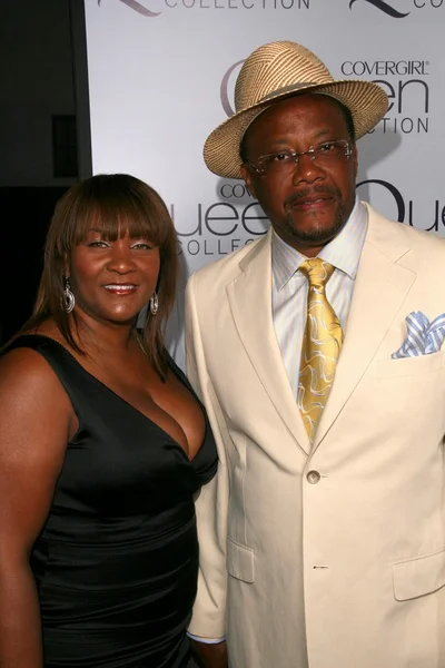Judge Greg Mathis and wife Linda at Queen Latifah's Birthday Party presented by Cover Girl Queen Collection. Club Light, Hollywood, CA. 03-28-09 — Stock Photo, Image
