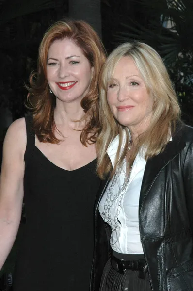 Dana Delany and Laura Iziziski — 图库照片