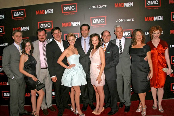 Elenco y tripulación de "Mad Men" " — Foto de Stock