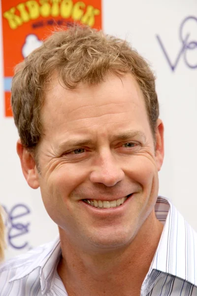 Greg Kinnear at the Third Annual Kidstock Music and Arts Festival. Greystone Mansion, Beverly Hills, CA. 05-31-09 — 图库照片