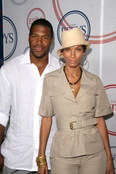 Michael Strahan and Nicole Murphy — Stok fotoğraf