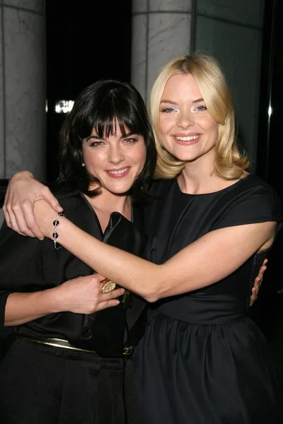 Selma blair i jaime king — Zdjęcie stockowe