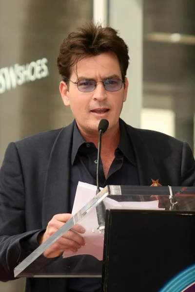 Charlie Sheen at the Ceremony Honoring Chuck Lorre with the 2,380th Star on the Hollywood Walk of Fame. Hollywood Boulevard, Hollywood, CA. 03-12-09 — Φωτογραφία Αρχείου