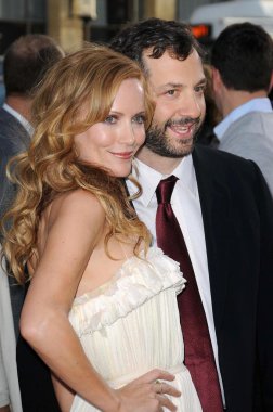 Leslie Mann and Judd Apatow at the Los Angeles Premiere of '17 Again'. Grauman's Chinese Theatre, Hollywood, CA. 04-17-09