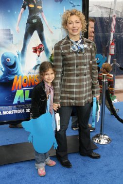 Alex kingston ve kızı salome monsters vs. aliens los angeles galasında. Gibson Amphitheater, universal city, ca. 03-22-09