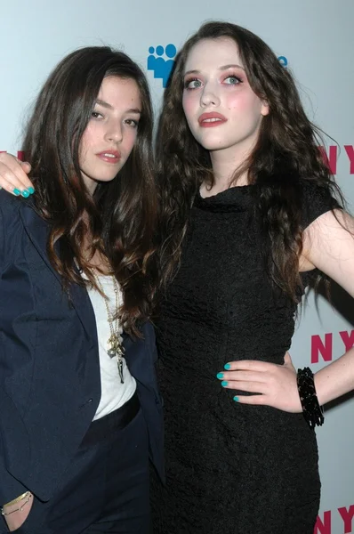 Olivia thirlby och kat dennings — Stockfoto