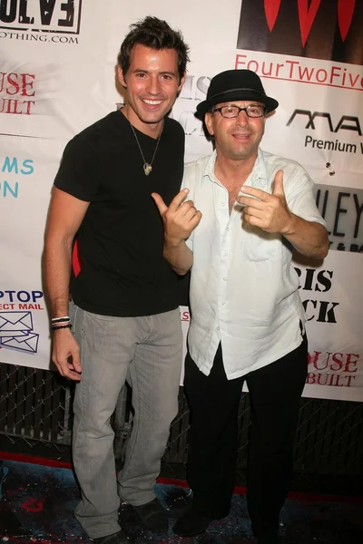 Kris Black and Johnny V at the Opening of 'The Abstract Art of Kris Black' benefitting Survivors of Sexual Abuse. Stanley's Restaurant and Bar, Sherman Oaks, CA. 05-21-09 — Stok fotoğraf