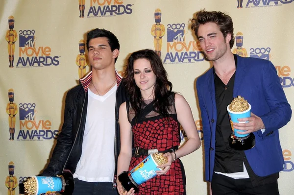 Taylor Lautner avec Kristen Stewart et Robert Pattinson — Photo