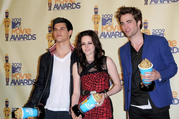 Taylor lautner med kristen stewart och robert pattinson — Stockfoto