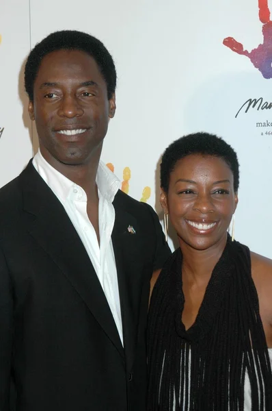 Isaiah Washington and wife Jenisa at the Launch of 'Mandela Day'. Beverly Hills Hotel, Beverly Hills, CA. 05-14-09 — Stok fotoğraf