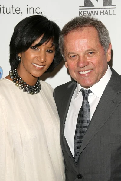 Wolfgang Puck y su esposa Gelila — Foto de Stock