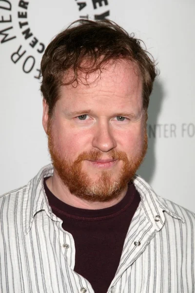Joss Whedon ที่ 'Dollhouse' นําเสนอโดย William S. Paley Television Festival ประจําปีที่ยี่สิบหก อาร์คไลท์ ซินเนอร์ยาม่า โดม ฮอลลีวูด แคลิฟอร์เนียค่ะ 04-15-09 ค่ะ — ภาพถ่ายสต็อก