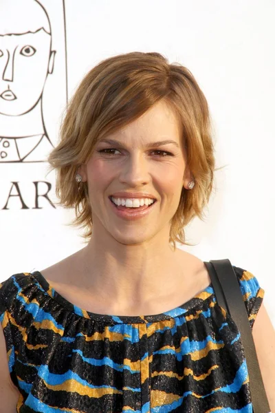 Hilary Swank at the 14th Annual Los Angeles Antiques Show Benefitting P.S. Arts. Barker Hanger, Santa Monica, CA. 04-22-09 — Stock Photo, Image