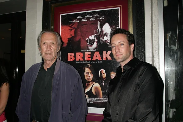 David Carradine y Marc Clebanoff en una proyección especial de la industria de 'Break'. Laemmle 's Music Hall 3, Beverly Hills, CA. 05-01-09 — Foto de Stock