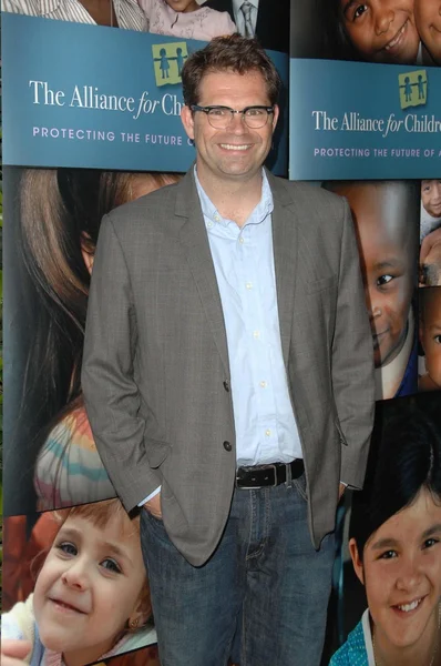 Dana Gould en la 2ª Cena Anual de la Alianza por los Derechos del Niño con Amigos. Residencia Privada, Los Ángeles, CA. 06-02-09 — Foto de Stock