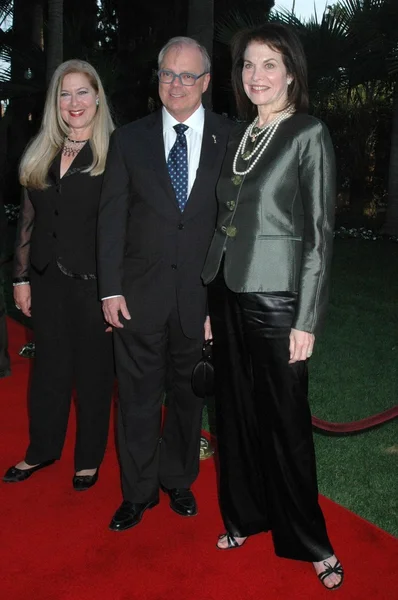 Lynn Roth con John Shaffner y Sherry Lansing en la Segunda Gala de Honores de la Academia de Televisión. Beverly Hills Hotel, Beverly Hills, CA. 04-30-09 —  Fotos de Stock