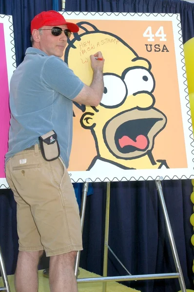Dan castellaneta bei der Zeremonie, die uns Briefmarken für die Fernsehshow "Die Simpsons" widmete. Fuchs des zwanzigsten Jahrhunderts, los angeles, ca. 05-07-09 — Stockfoto