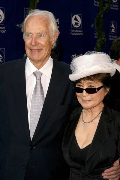 George Martin and Yoko Ono — Stockfoto