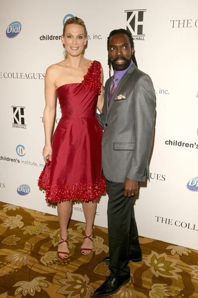 Molly Sims and Kevan Hall at the 21st Annual Spring Luncheon Presented by The Colleagues. Beverly Wilshire Hotel, Beverly Hills, CA. 03-19-09 — Stockfoto