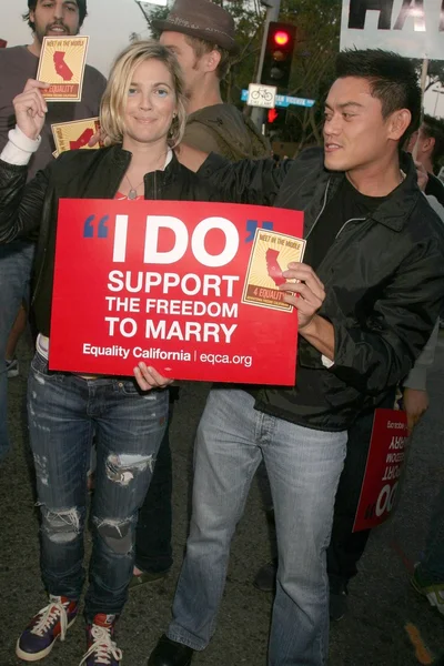Drew Barrymore di 'Prop 8' Rally Supporting hak bagi pasangan sejenis untuk menikah di California. West Hollywood, CA. 09-26-09 — Stok Foto