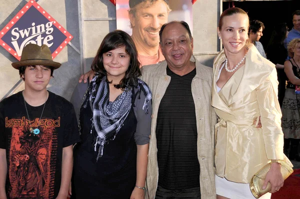 Cheech marin i rodziny — Zdjęcie stockowe