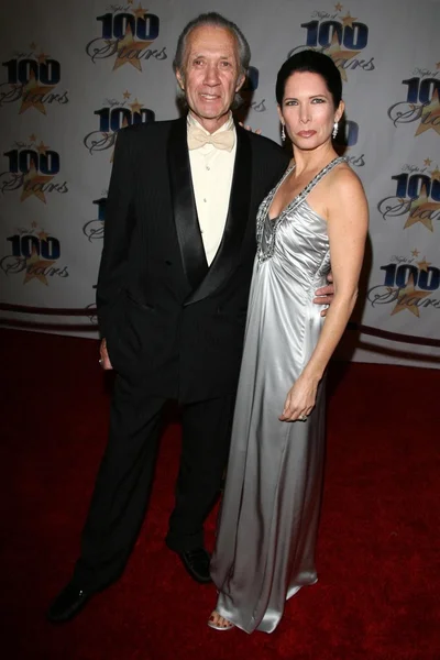 David Carradine und Ehefrau Annie bei der 19. Nacht der 100 Sterne. beverly hills Hotel, beverly hills, ca. 22.02.09 — Stockfoto