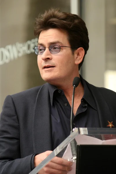 Charlie Sheen at the Ceremony Honoring Chuck Lorre with the 2,380th Star on the Hollywood Walk of Fame. Hollywood Boulevard, Hollywood, CA. 03-12-09 — Stock Photo, Image