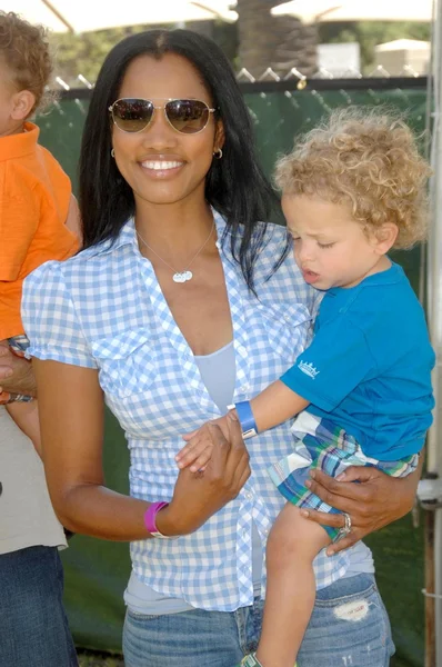 Garcelle Beauvais and son at the 20th Annual A Time For Heroes Celebrity Carnival benefitting Elizabeth Glaser Pediatric AIDS Foundation. Wadsworth Theater, Los Angeles, CA. 06-07-09 — Stock Photo, Image