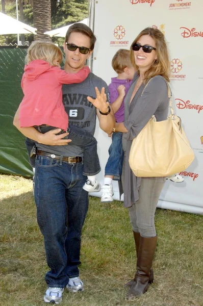 Mark Wahlberg and family at the 20th Annual A Time For Heroes Celebrity Carnival benefitting Elizabeth Glaser Pediatric AIDS Foundation. Wadsworth Theater, Los Angeles, CA. 06-07-09 — Stockfoto