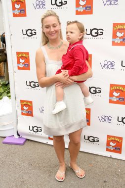 Elisabeth easton üçüncü yıllık kidstock müzik ve Sanat Festivali rohm ve kızı. Greystone mansion, beverly hills, ca. 05-31-09