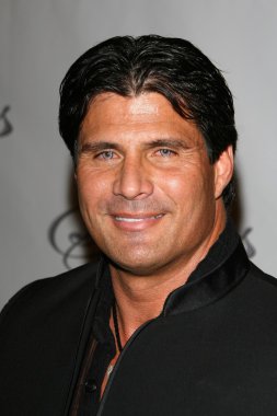 Jose cansecoat 19 yıllık 100 yıldız gala gecesi. Beverly hills hotel, beverly hills, ca. 02-22-09