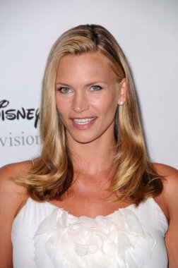 Natasha henstridge