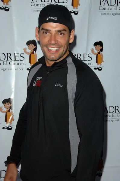 Christian De La Fuente at the Padres Stand For Hope 5k Charity Run-Walk. Los Angeles Memorial Coliseum, Los Angeles, CA. 03-21-09 — Stockfoto