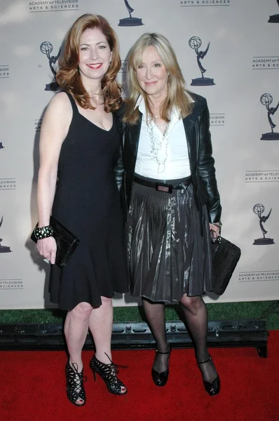 Dana Delany and Laura Iziziski at the Second Television Academy Honors Gala. Beverly Hills Hotel, Beverly Hills, CA. 04-30-09 — Stock Photo, Image