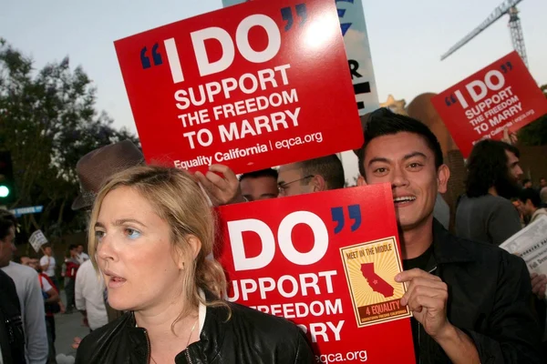 Drew barrymore w rajd "prop 8" wspieranie prawa dla pary tej samej płci do małżeństwa w stanie Kalifornia. West hollywood, ca. 09-26-09 — Zdjęcie stockowe