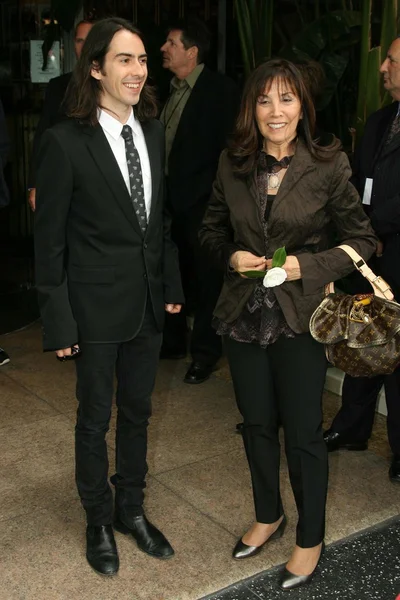 Dhani Harrison and Olivia Harrison at the ceremony posthumously honoring George Harrison with a star on the Hollywood Walk of Fame. Vine Boulevard, Hollywood, CA. 04-14-09 — Stock Photo, Image