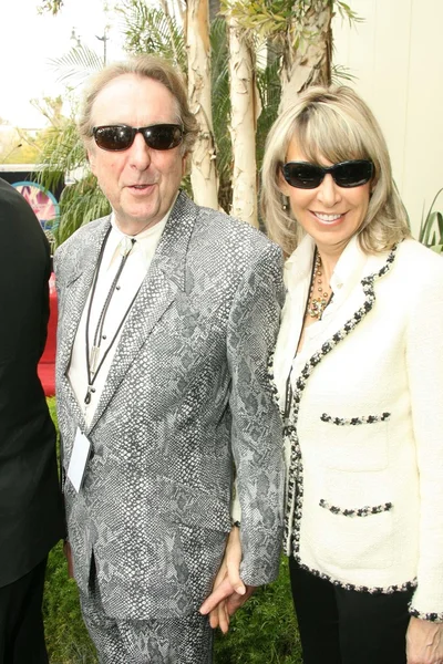 Eric Idle y Tania Kosevich en la ceremonia honrando póstumamente a George Harrison con una estrella en el Paseo de la Fama de Hollywood. Vine Boulevard, Hollywood, CA. 04-14-09 — Foto de Stock