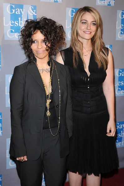 Linda Perry and Clementine Ford at 'An Evening With Women - Celebrating Art, Music and Equality'. Beverly Hilton Hotel, Beverly Hills, CA. 04-24-09 — стокове фото