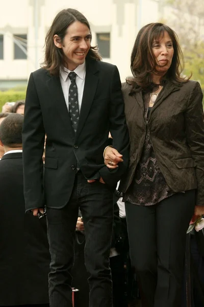 Dhani Harrison and Olivia Harrison — Stock Photo, Image