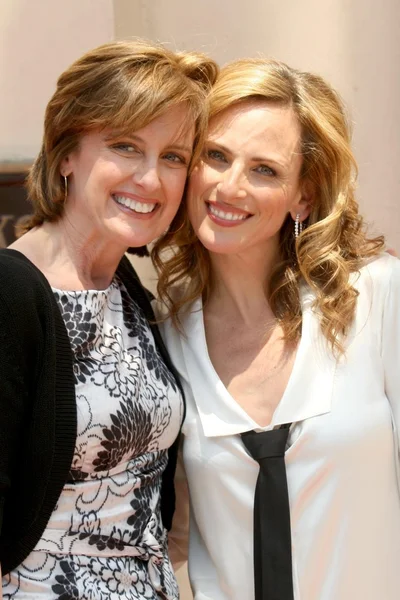 Anne sweeney i marlee matlin — Zdjęcie stockowe