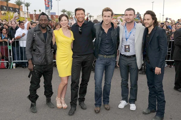 Cast of 'X-Men Origins Wolverine' at the United States Premiere of 'X-Men Origins Wolverine'. Harkins Theatres, Tempe, AZ. 04-27-09 — 图库照片