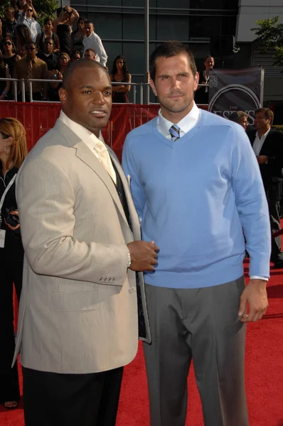 Dwight Freeney and Matt Leinart — Stock Photo, Image